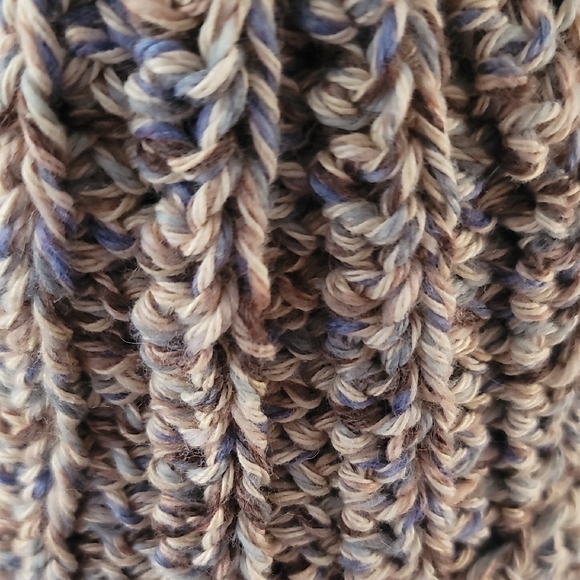 Cozy Multicolor Knit Beanie with Pom-Pom - Picture 5 of 8